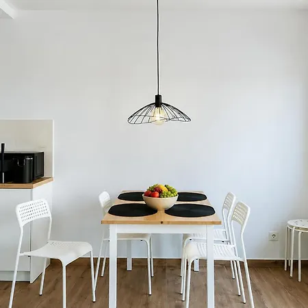 2 Bedroom Lovely In Hébergement de vacances *