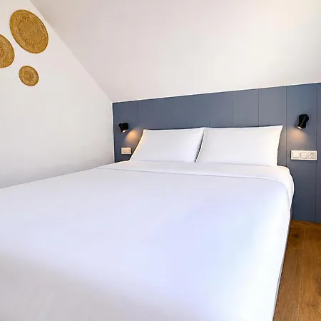 2 Bedroom Lovely In *